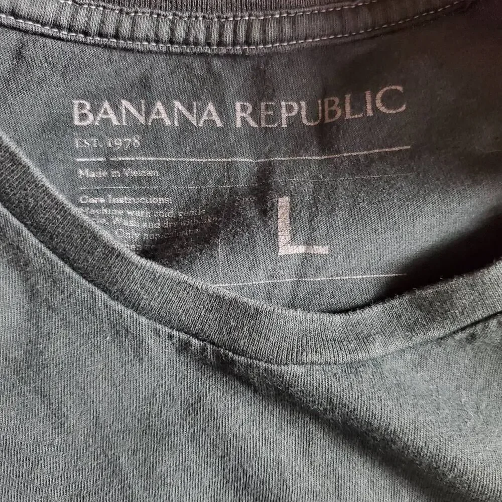 Banana Republic Embroidered Bear Pocket T-Shirt Men’s Large Green